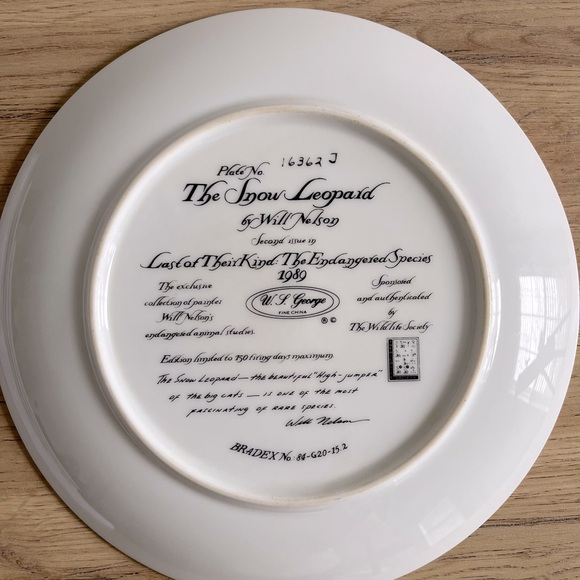Snow Leopard Plate - Picture 2 of 2